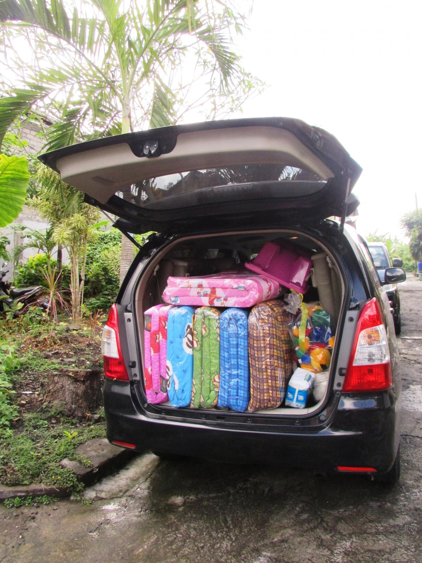 Et en plus de la camionnette une voiture pleine