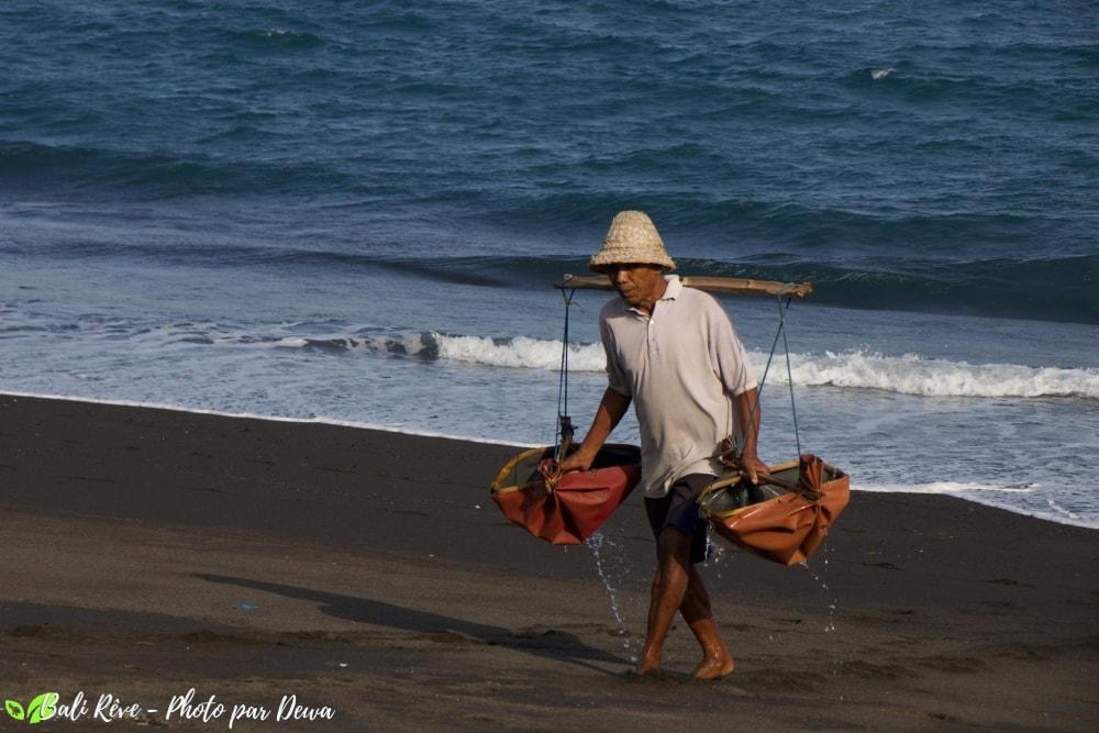 Vers la dernière génération de saliniers de Bali ?
