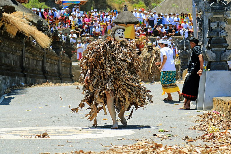 800px tradisi tari barong brutuk