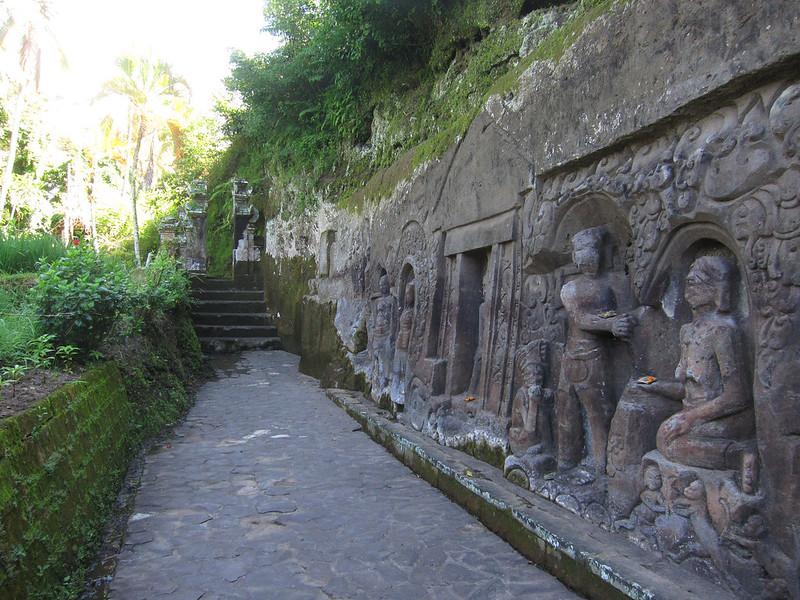 Sculptures murales de Yeh Pulu