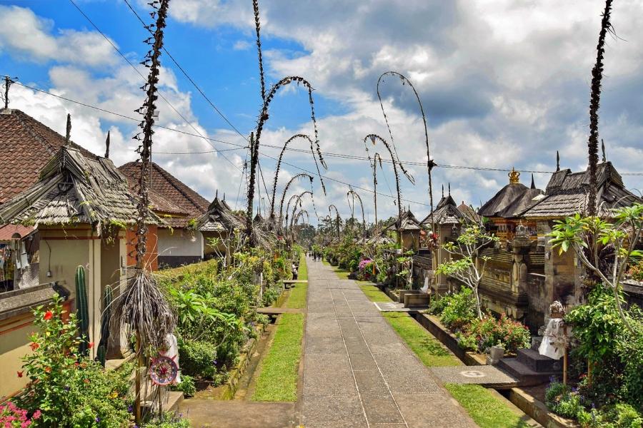 Face cachée de Bali: polygamie, divorces et village insoumis