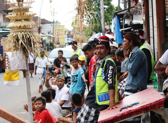 Les pecalang montent la garde à Bali