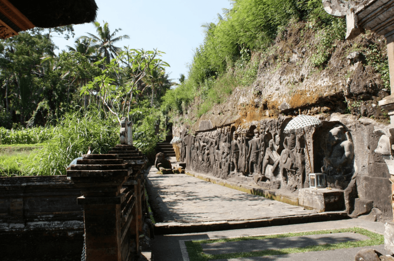 Sculptures murales de Yeh Pulu