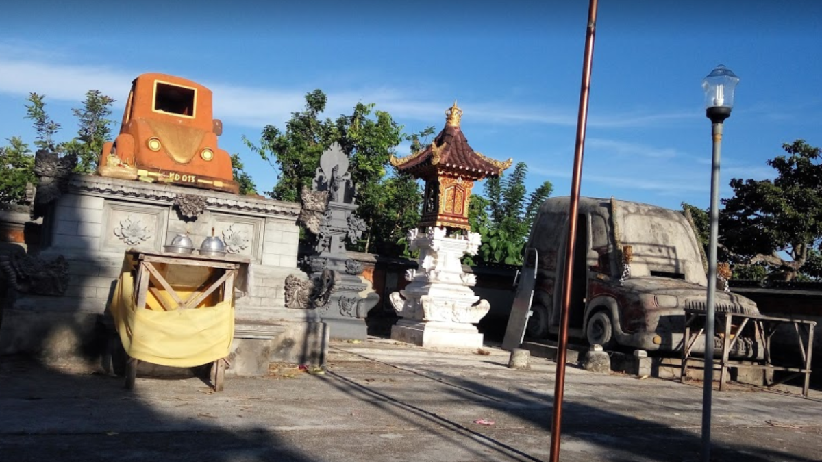 Le temple aux voitures de Nusa Penida : un vrai mystère