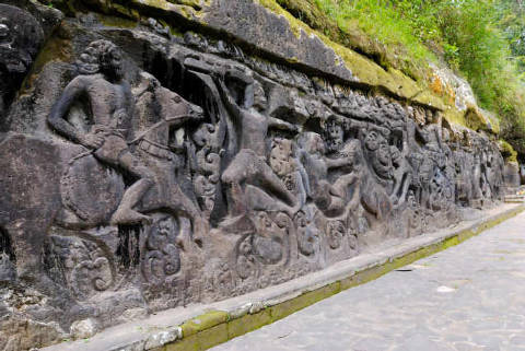 Sculptures murales de Yeh Pulu